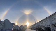 Múltiplos halos sobre Örebro, Närke, Suécia