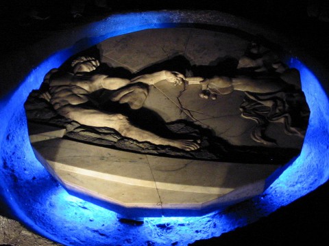 %u201CA Cria??o do Homem%u201D, de Carlos Enrique Rodr?guez. Obra talhada em puro m?rmore branco situada ao fundo da Nave Central da Catedral. Todos os detalhes das obras ali encontrados foram todos esculpidos a m?o na pr?pria rocha. 