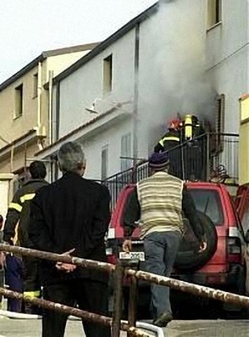 Bombeiros e policiais iam atrás de incêndios inexplicáveis.