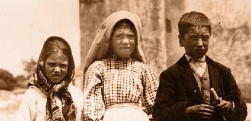 Foto das crianças em Fátima após o momento em que lhes foi mostrada a visão do inferno.