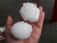 E SOBRE OS HOMENS CAIU DO CÉU UMA GRANDE SARAIVA, PEDRAS DO PESO DE UM TALENTO... (Ap 16,21) - Granizo de oito centímetros de diâmetro causa estragos em Conselve, Pádua, Itália